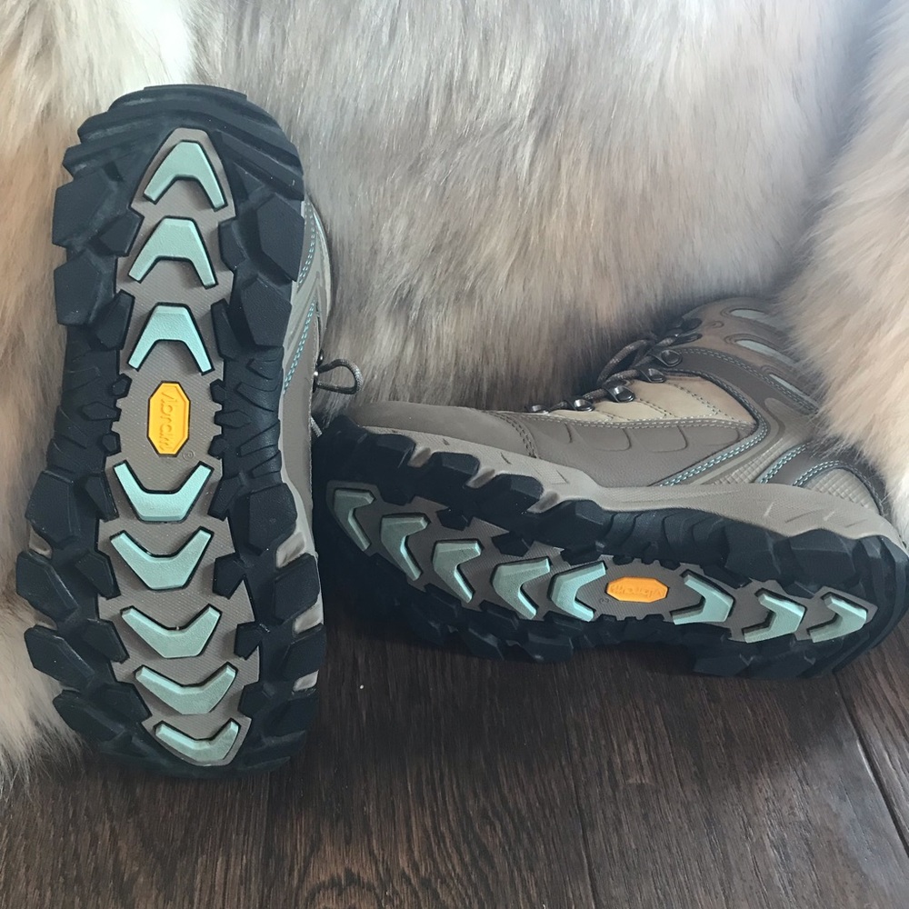 Cabella’s Women’s Gore-Tex Hiking Boots